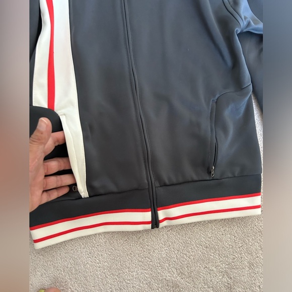 Nike classic warm up jacket - Picture 2 of 3